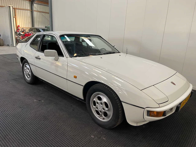 Porsche - 924 s - oldtimer - 1986 - afbeelding 9 van  45