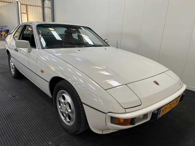 Porsche - 924 s - oldtimer - 1986 - afbeelding 10 van  45