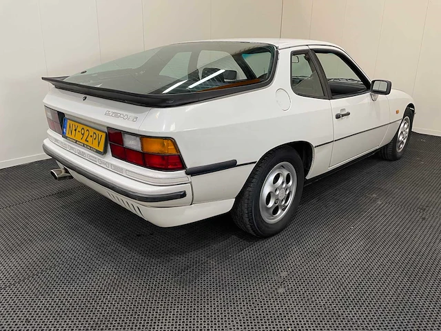 Porsche - 924 s - oldtimer - 1986 - afbeelding 14 van  45