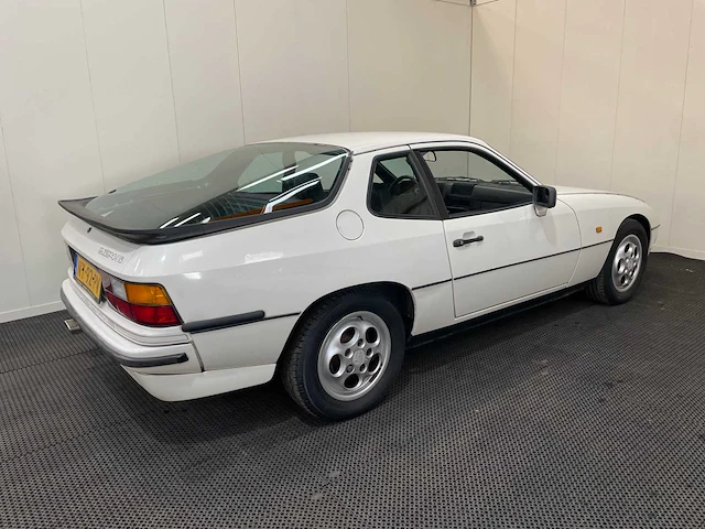 Porsche - 924 s - oldtimer - 1986 - afbeelding 15 van  45