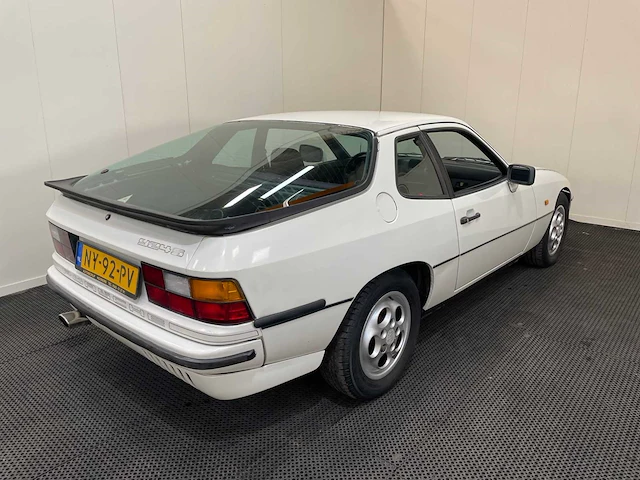 Porsche - 924 s - oldtimer - 1986 - afbeelding 16 van  45