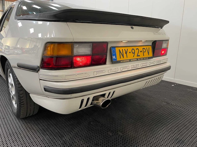Porsche - 924 s - oldtimer - 1986 - afbeelding 19 van  45