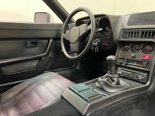 Porsche - 924 s - oldtimer - 1986 - afbeelding 20 van  45
