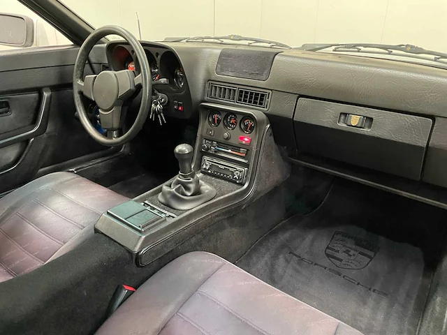 Porsche - 924 s - oldtimer - 1986 - afbeelding 22 van  45