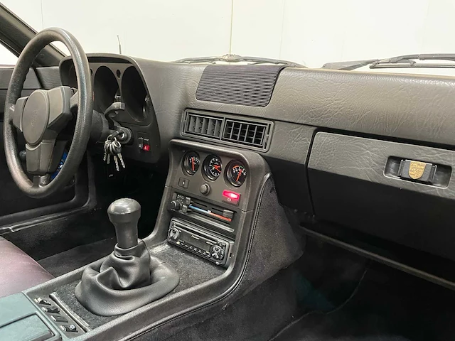 Porsche - 924 s - oldtimer - 1986 - afbeelding 25 van  45