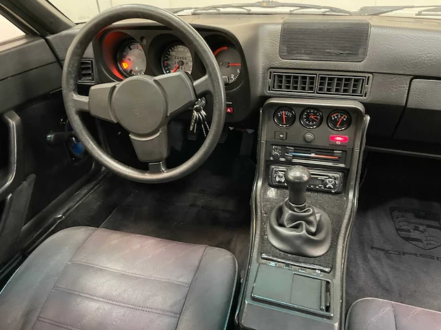 Porsche - 924 s - oldtimer - 1986 - afbeelding 26 van  45