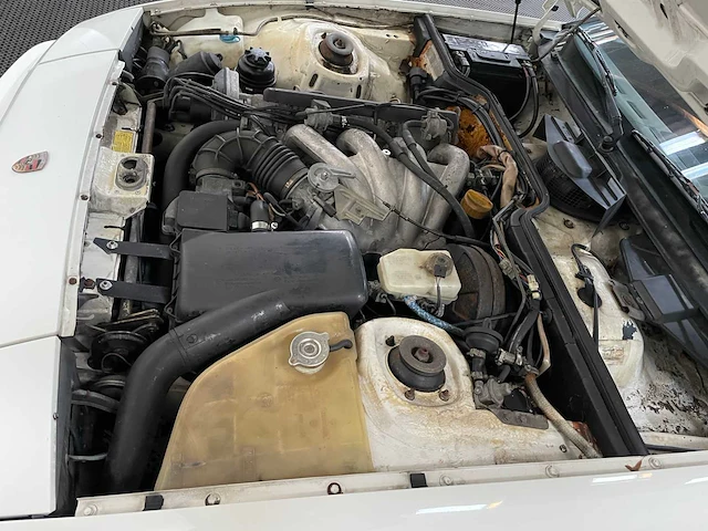 Porsche - 924 s - oldtimer - 1986 - afbeelding 33 van  45