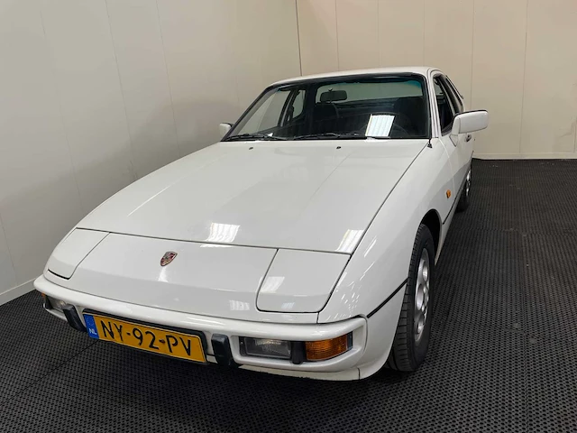 Porsche - 924 s - oldtimer - 1986 - afbeelding 23 van  45