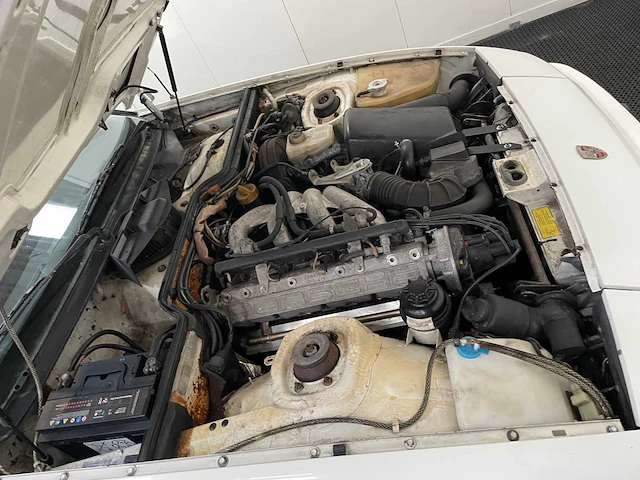 Porsche - 924 s - oldtimer - 1986 - afbeelding 35 van  45