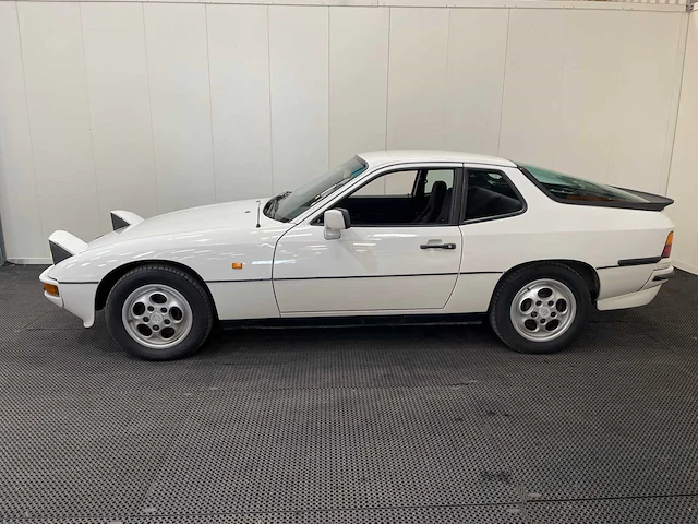 Porsche - 924 s - oldtimer - 1986 - afbeelding 42 van  45