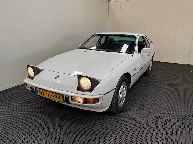 Porsche - 924 s - oldtimer - 1986 - afbeelding 44 van  45