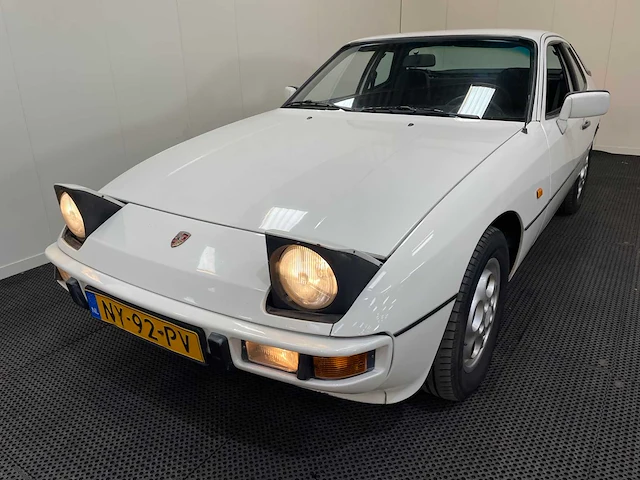 Porsche - 924 s - oldtimer - 1986 - afbeelding 45 van  45