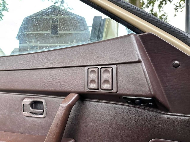 Porsche - 944 - 1984 - uniek - personenauto - afbeelding 20 van  44