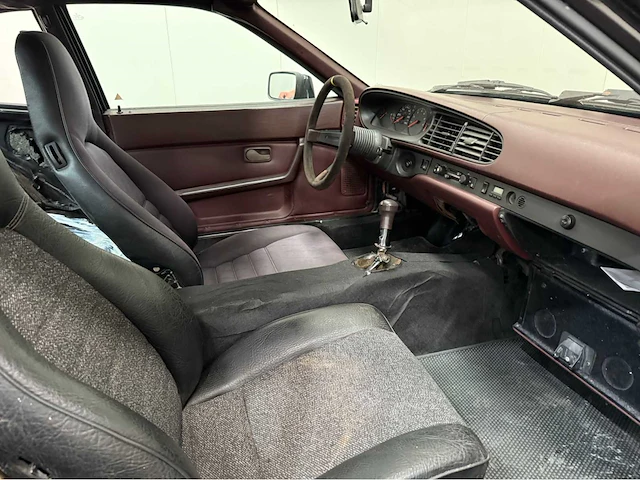 Porsche - 944 - oldtimer - 1987 - afbeelding 12 van  30