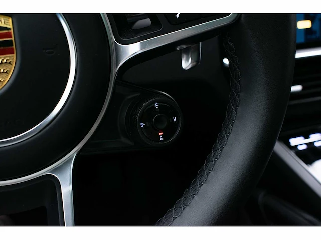 Porsche - cayenne - 3.0 e-hybrid pl. ed. - gdt-81-n - 2022 - afbeelding 26 van  45