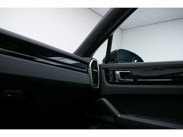 Porsche - cayenne - 3.0 e-hybrid pl. ed. - gdt-81-n - 2022 - afbeelding 33 van  45