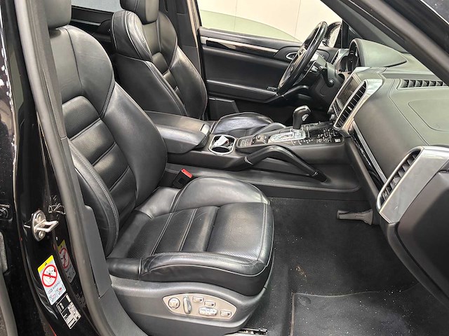 Porsche - cayenne - 3.0 s e-hybrid - car - 2015 - afbeelding 29 van  30