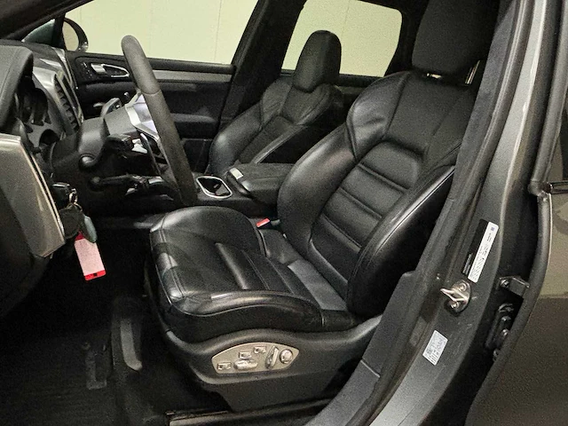 Porsche - cayenne - 3.6 v6 gts - car - 2016 - afbeelding 4 van  54