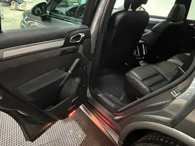Porsche - cayenne - 3.6 v6 gts - car - 2016 - afbeelding 10 van  54