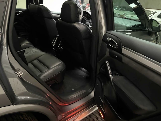 Porsche - cayenne - 3.6 v6 gts - car - 2016 - afbeelding 24 van  54