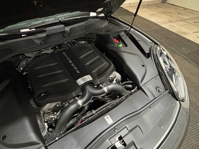 Porsche - cayenne - 3.6 v6 gts - car - 2016 - afbeelding 39 van  54