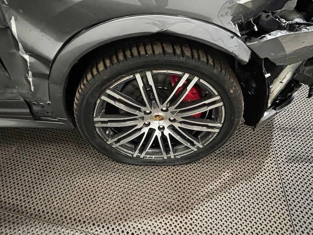 Porsche - cayenne - 3.6 v6 gts - car - 2016 - afbeelding 22 van  54