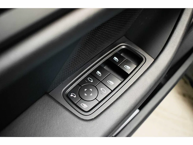 Porsche - taycan cross turismo - 4 93 kwh - n-622-nf - 2021 - afbeelding 40 van  52