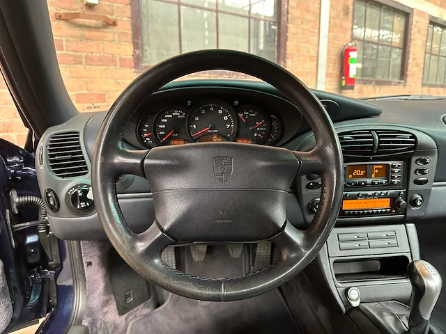 Porsche 911 3.4 carrera coupé 300pk 1998, 62-zp-bg - afbeelding 7 van  32