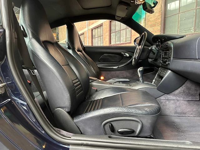 Porsche 911 3.4 carrera coupé 300pk 1998, 62-zp-bg - afbeelding 22 van  32