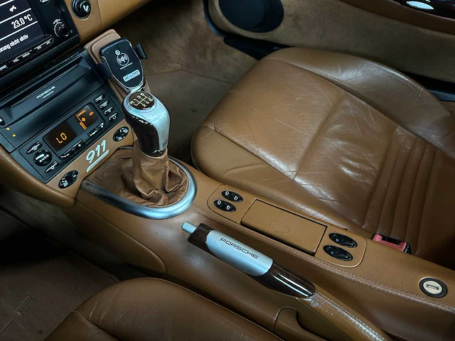 Porsche 911 3.4 coupé carrera 4 996 millennium edition -manual- 300pk 1999, 54-nl-kf youngimer - afbeelding 19 van  39