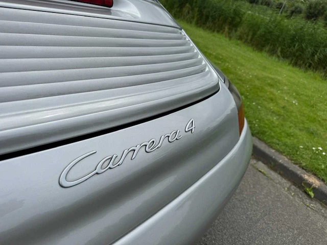 Porsche 911 3.4 coupé carrera 4 handgeschakeld org. nl-auto 43-hn-fn - afbeelding 10 van  41