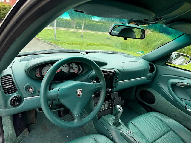 Porsche 911 3.4 coupé carrera 4 handgeschakeld org. nl-auto 43-hn-fn - afbeelding 17 van  41