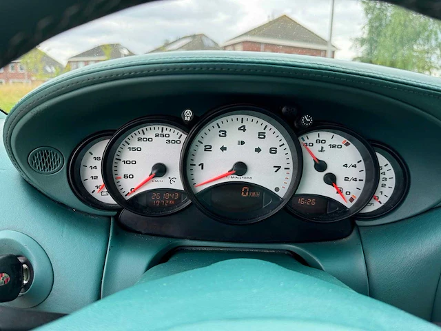 Porsche 911 3.4 coupé carrera 4 handgeschakeld org. nl-auto 43-hn-fn - afbeelding 26 van  41