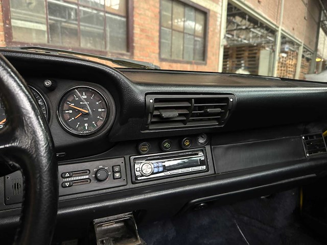 Porsche 911 964 carrera cabrio 250pk 1992 youngtimer - afbeelding 27 van  42