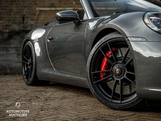 Porsche 911 992 carrera 4 gts 480pk -carbon- 2023 sport-chrono cabriolet -fabrieksgarantie- - afbeelding 8 van  98