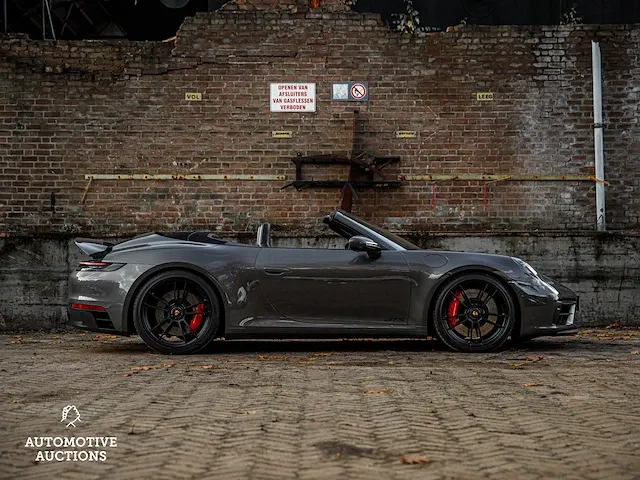 Porsche 911 992 carrera 4 gts 480pk -carbon- 2023 sport-chrono cabriolet -fabrieksgarantie- - afbeelding 11 van  98