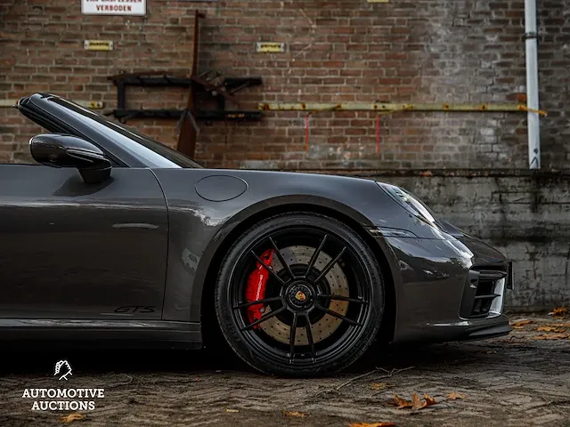 Porsche 911 992 carrera 4 gts 480pk -carbon- 2023 sport-chrono cabriolet -fabrieksgarantie- - afbeelding 14 van  98