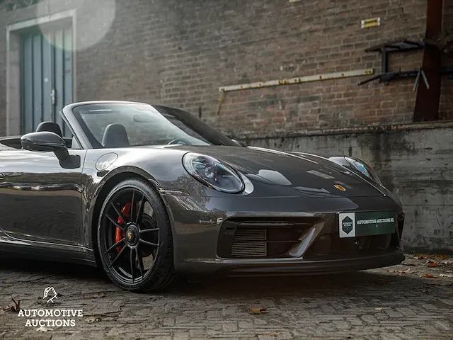 Porsche 911 992 carrera 4 gts 480pk -carbon- 2023 sport-chrono cabriolet -fabrieksgarantie- - afbeelding 18 van  98
