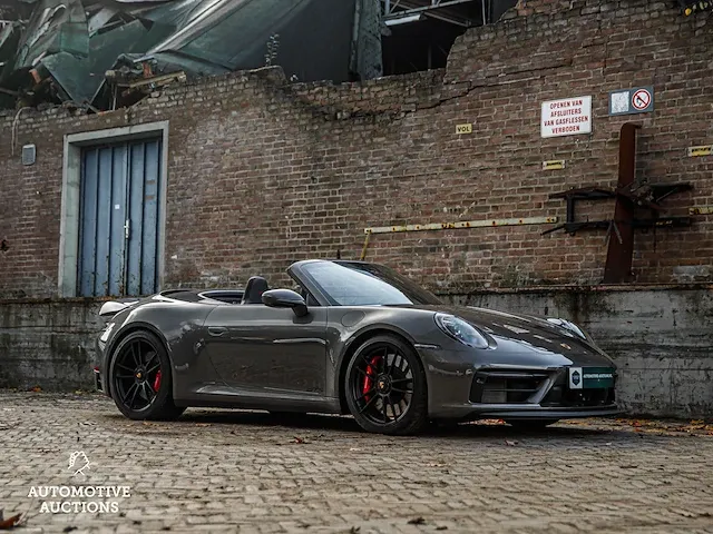 Porsche 911 992 carrera 4 gts 480pk -carbon- 2023 sport-chrono cabriolet -fabrieksgarantie- - afbeelding 19 van  98