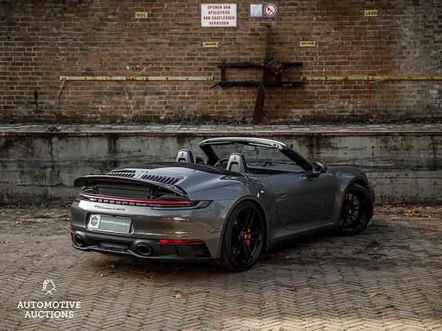 Porsche 911 992 carrera 4 gts 480pk -carbon- 2023 sport-chrono cabriolet -fabrieksgarantie- - afbeelding 22 van  98