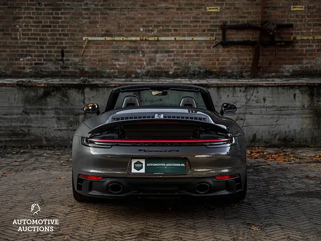 Porsche 911 992 carrera 4 gts 480pk -carbon- 2023 sport-chrono cabriolet -fabrieksgarantie- - afbeelding 27 van  98