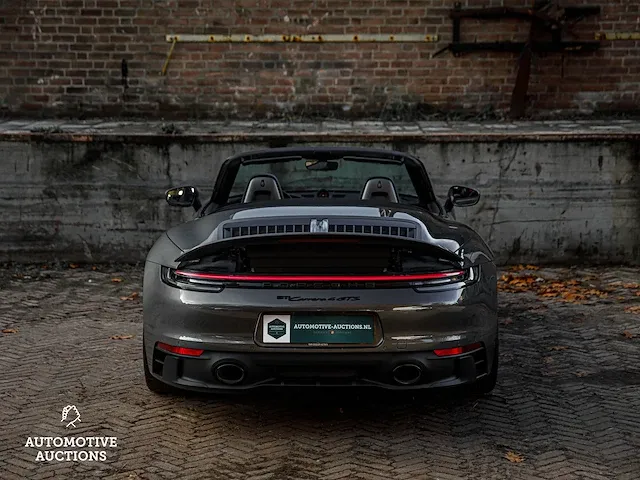 Porsche 911 992 carrera 4 gts 480pk -carbon- 2023 sport-chrono cabriolet -fabrieksgarantie- - afbeelding 28 van  98