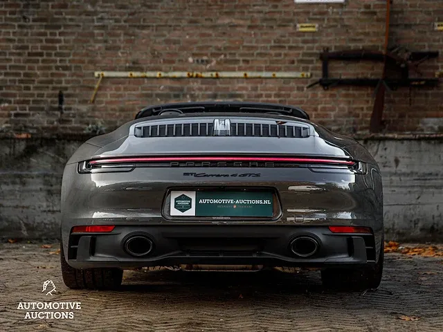 Porsche 911 992 carrera 4 gts 480pk -carbon- 2023 sport-chrono cabriolet -fabrieksgarantie- - afbeelding 31 van  98