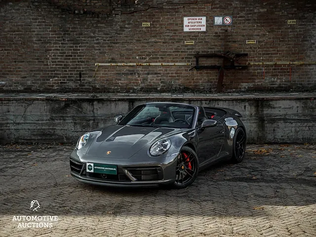Porsche 911 992 carrera 4 gts 480pk -carbon- 2023 sport-chrono cabriolet -fabrieksgarantie- - afbeelding 23 van  98