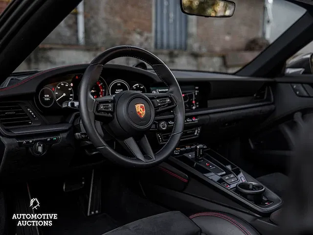 Porsche 911 992 carrera 4 gts 480pk -carbon- 2023 sport-chrono cabriolet -fabrieksgarantie- - afbeelding 52 van  98
