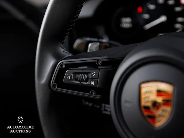 Porsche 911 992 carrera 4 gts 480pk -carbon- 2023 sport-chrono cabriolet -fabrieksgarantie- - afbeelding 60 van  98