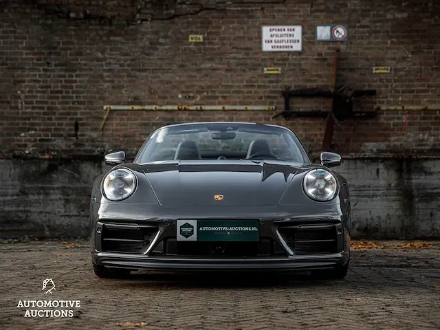 Porsche 911 992 carrera 4 gts 480pk -carbon- 2023 sport-chrono cabriolet -fabrieksgarantie- - afbeelding 55 van  98