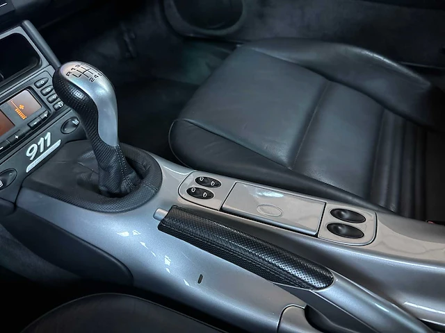 Porsche 911 996 carrera '40 jahre jubiläum' 3.6 345pk 2003 -youngtimer- - afbeelding 18 van  37