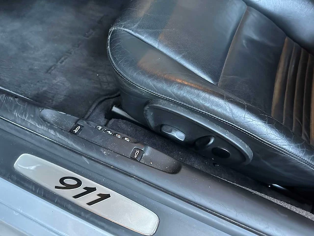 Porsche 911 996 carrera '40 jahre jubiläum' 3.6 345pk 2003 -youngtimer- - afbeelding 21 van  37