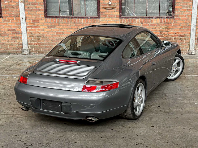 Porsche 911 996 carrera coupe 3.4 handgeschakeld 300pk 2000 -youngtimer- - afbeelding 4 van  36